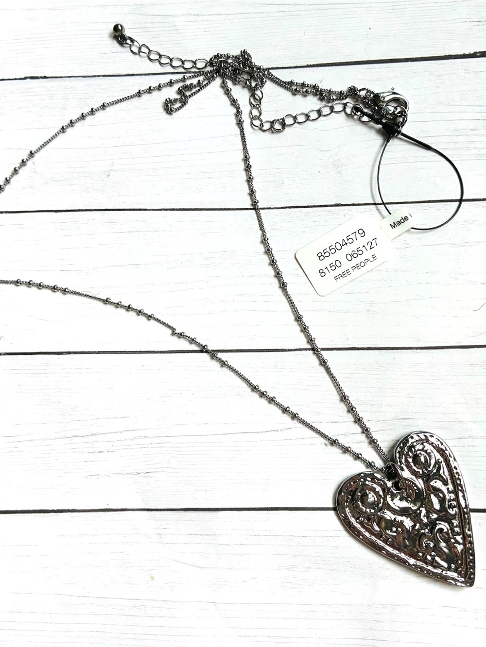 New NWT People Silver Filigree Heart Pendant Long Necklace Romantic $30 Tag